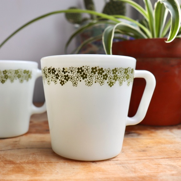 Pyrex Crazy Daisy Mugs Set of 2 Milk glass Green White - Picture 6 of 6